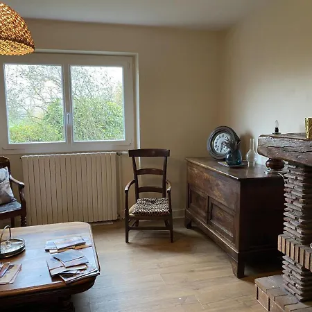 Charmante Longere Bourbonnaise Renovee Avec Vue Panoramique Et Jardin - Fr-1-489-355